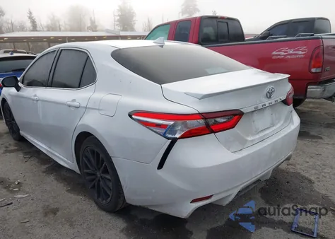 2022 Toyota Camry Se z USA, uszkodzony, nr VIN 4T1G11AKXNU057996